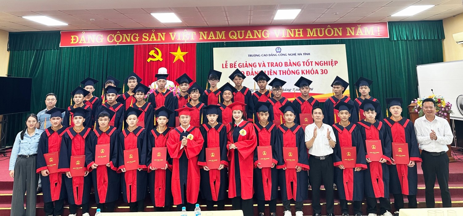 Lễ bế giảng, trao bằng tốt nghiệp Cao đẳng LT K30 và chương trình tuyển dụng